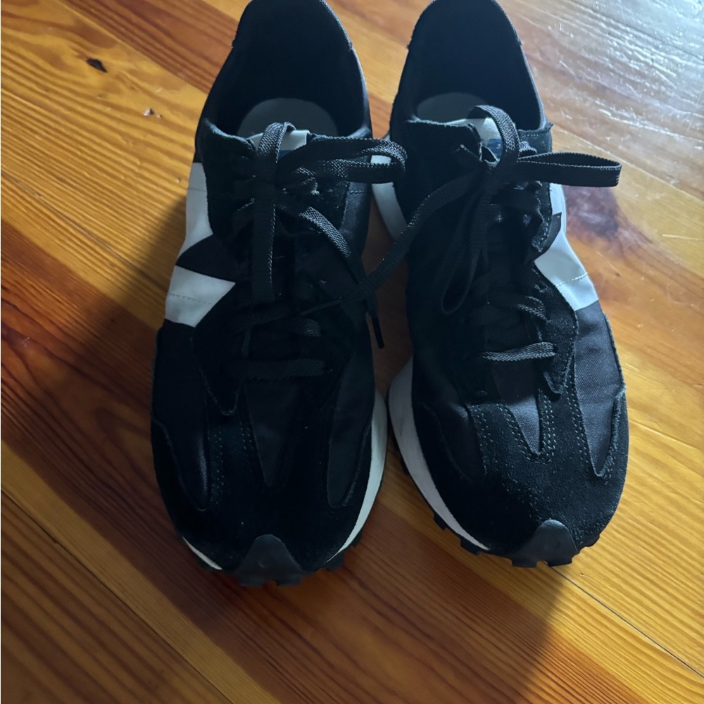 New Balance Black and White Sneakers very very comfortable exc condition!!